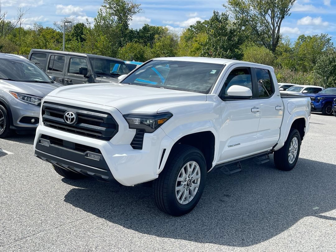 Certified 2024 Toyota Tacoma SR5 AWD/4WD image 13