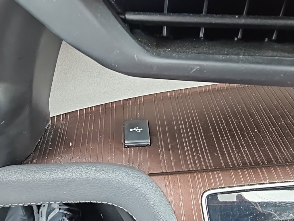 Used 2024 Toyota Sienna XLE image 16