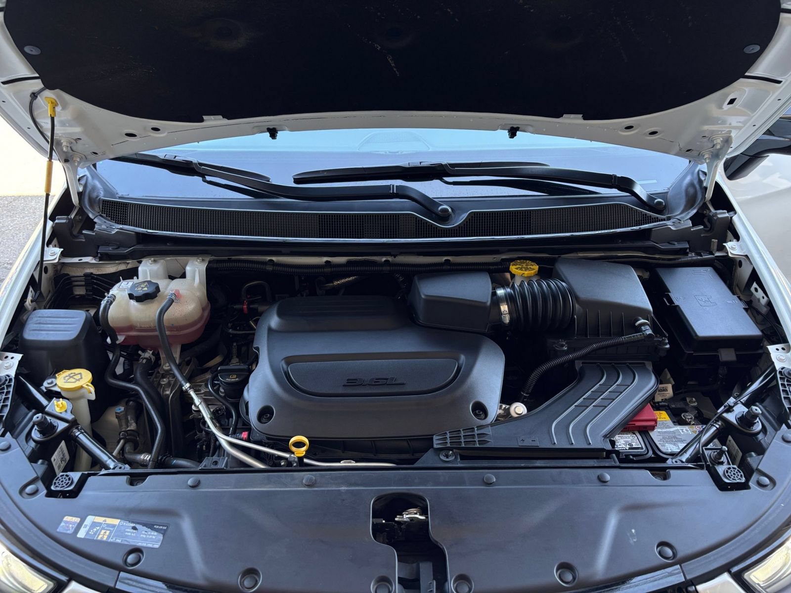 Used 2025 Chrysler Pacifica Limited FWD image 36