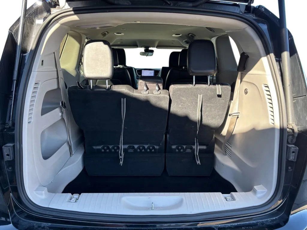 Used 2024 Chrysler Pacifica Touring-L image 31