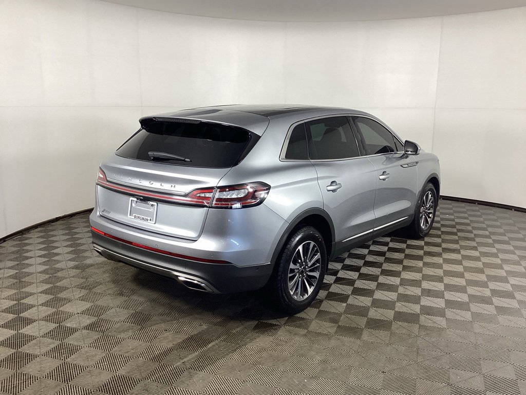 Used 2022 Lincoln Nautilus Reserve image 2