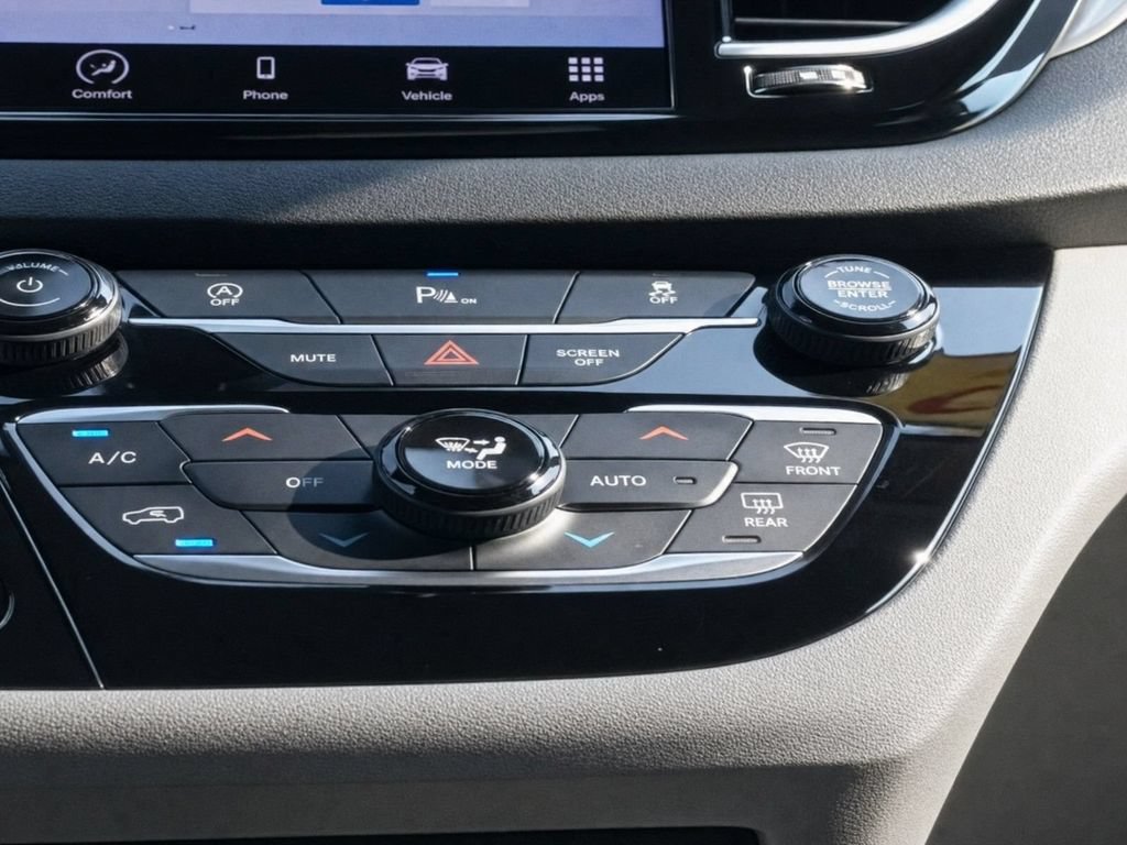 Used 2022 Chrysler Pacifica Touring-L FWD image 19