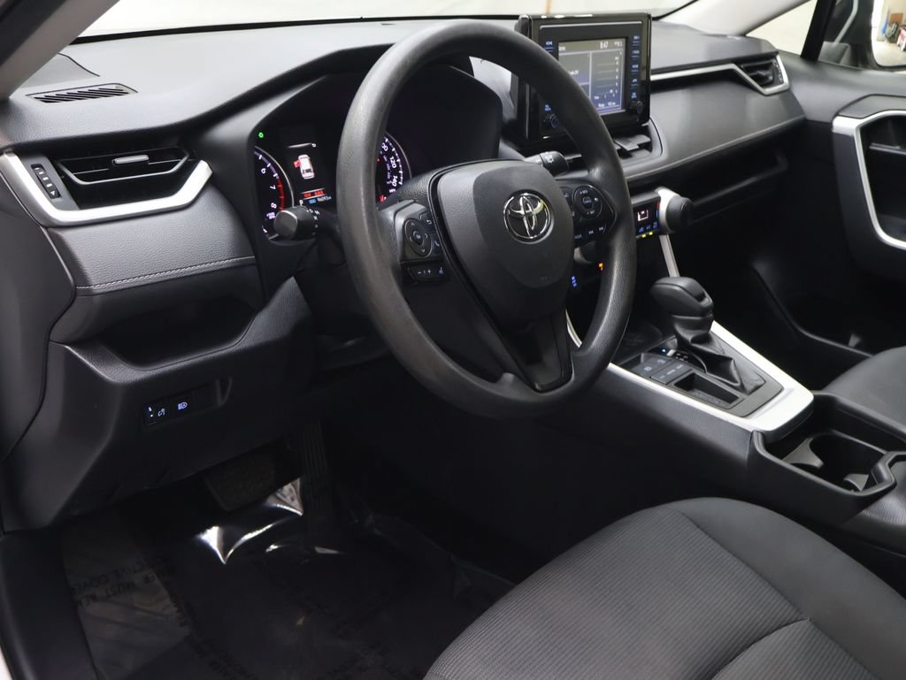 Used 2019 Toyota RAV4 LE FWD image 17
