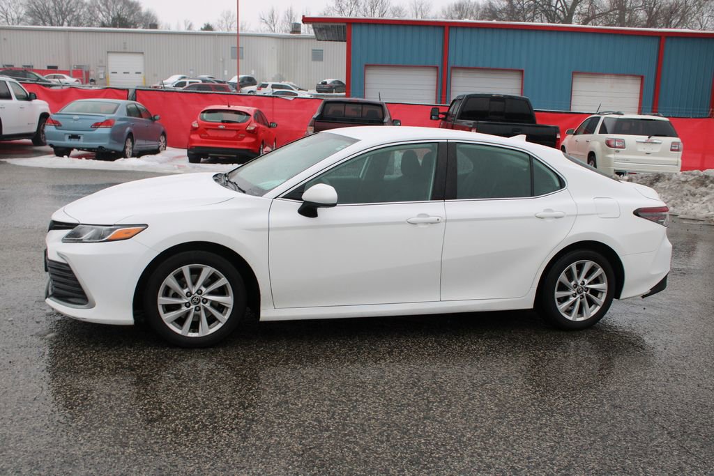 Used 2021 Toyota Camry LE image 6