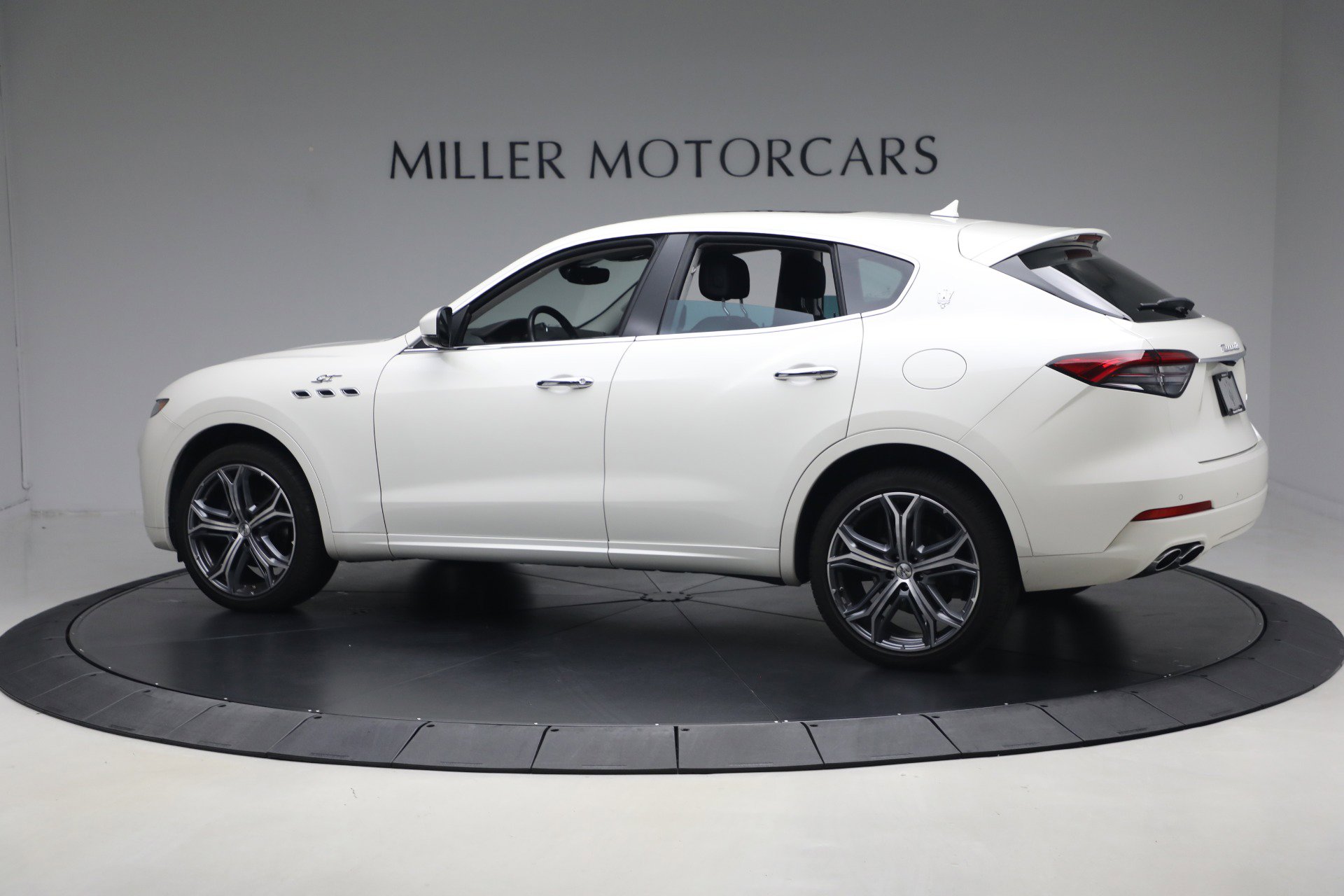 Certified 2022 Maserati Levante GT image 3