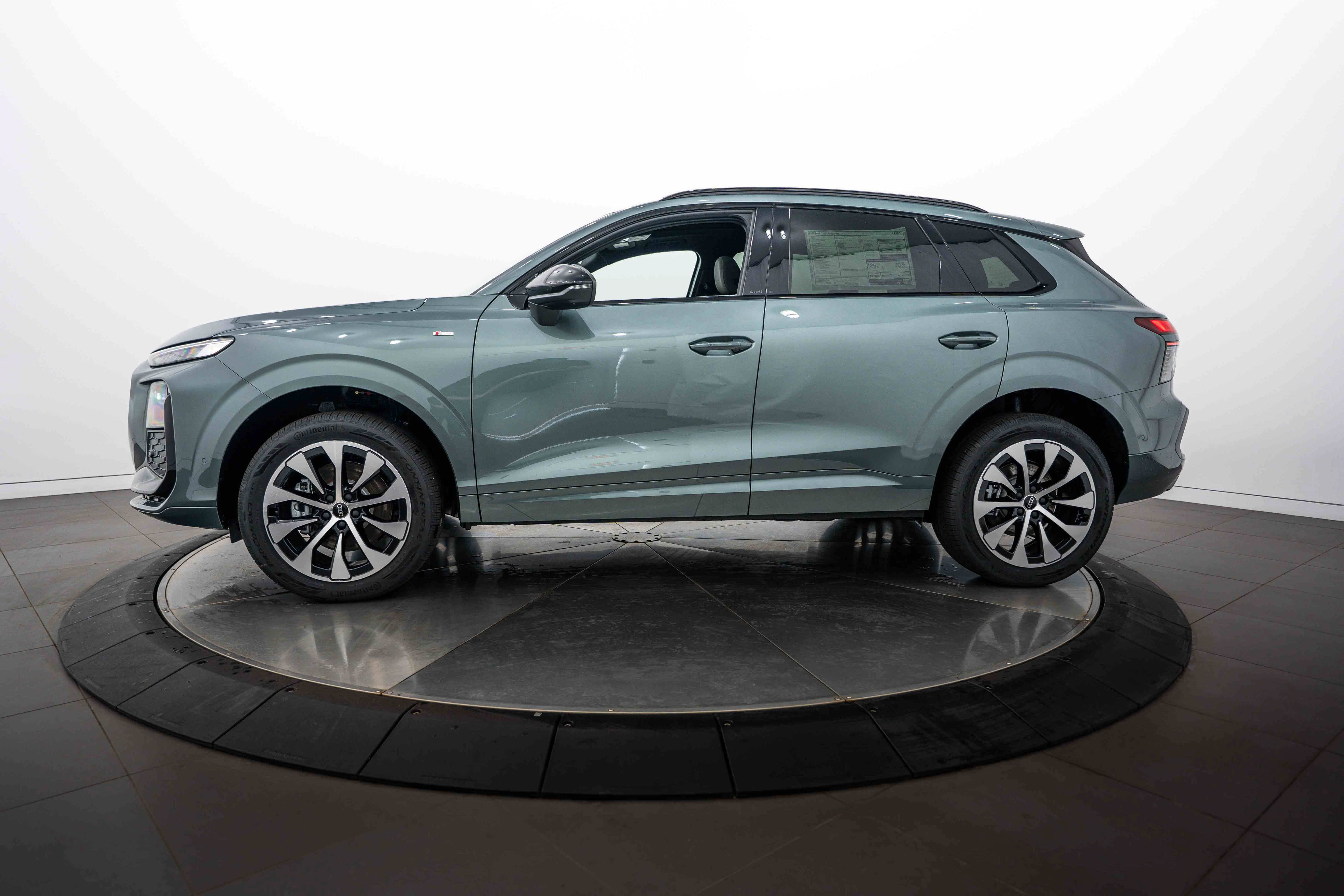 New 2026 Audi Q3 quattro 2.0T AWD/4WD image 6