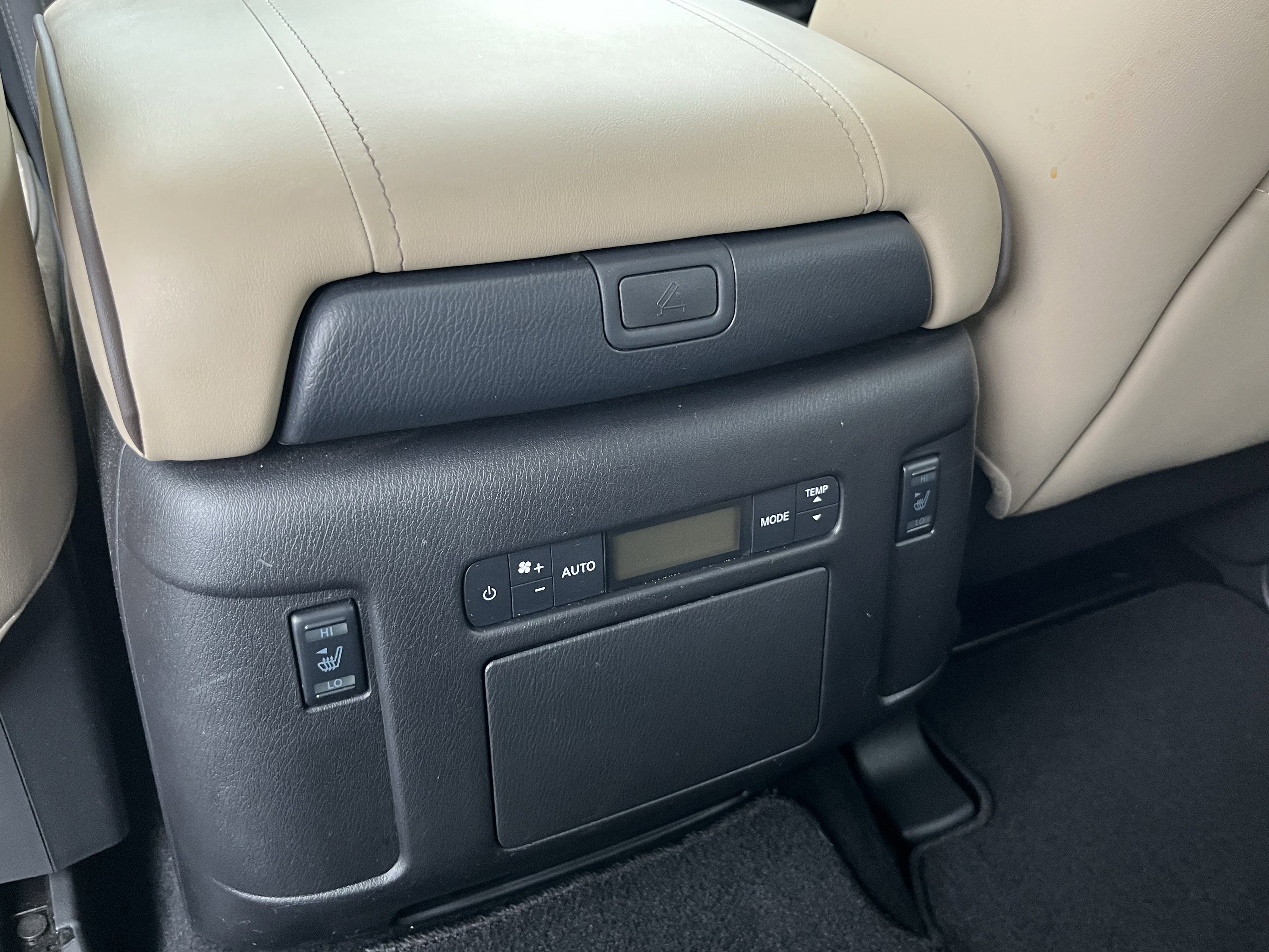 Used 2023 Nissan Armada Platinum w/ Captain's Chairs Package image 17