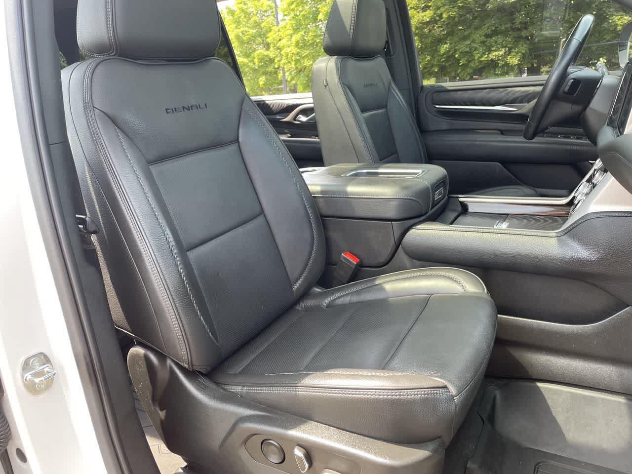 Used 2022 GMC Yukon XL Denali AWD/4WD image 14
