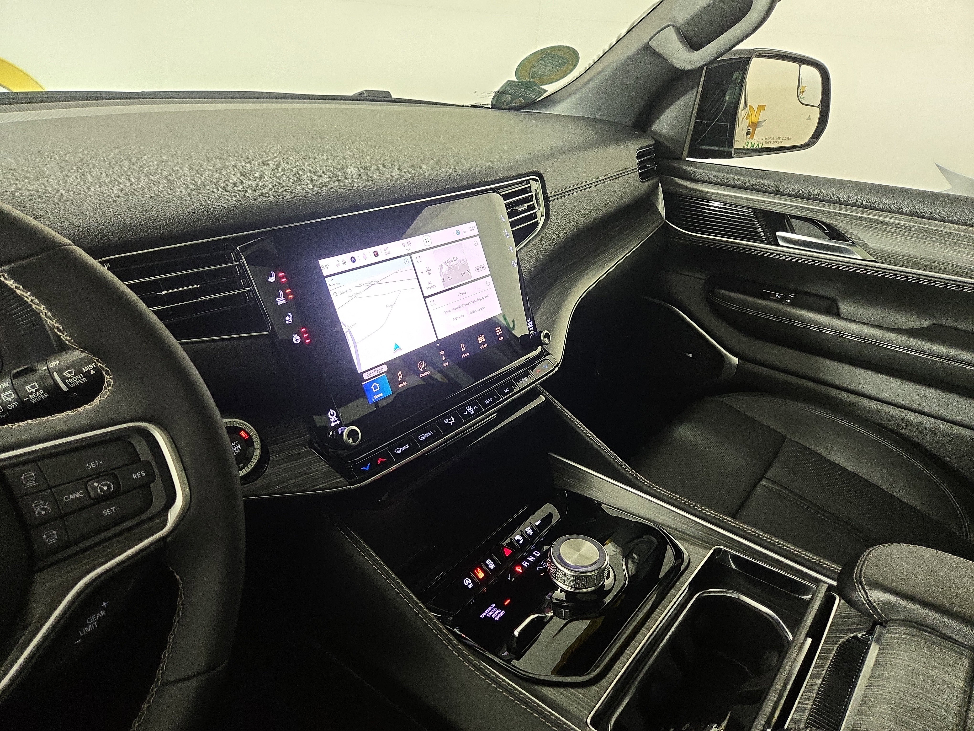 Used 2023 Jeep Wagoneer L Series II w/ Premium Group I image 27