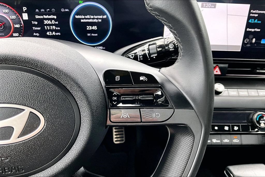 Certified 2025 Hyundai Elantra SEL FWD image 20