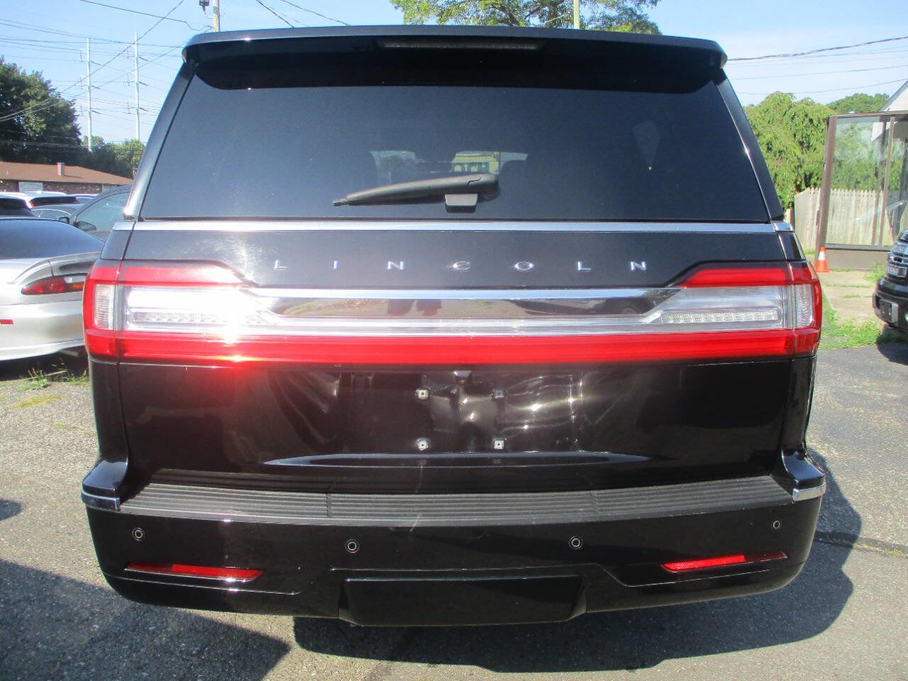 Used 2020 Lincoln Navigator L Reserve w/ Luxury Package image 2