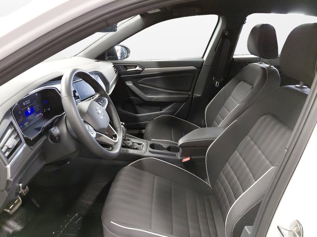Used 2024 Volkswagen Jetta Sport image 9
