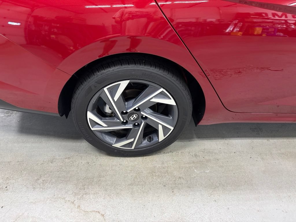Used 2025 Hyundai Elantra Sport FWD image 3