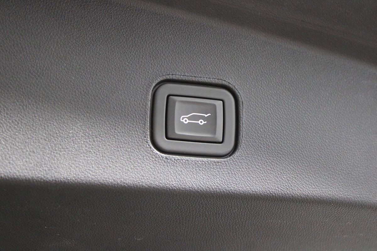 Used 2024 Cadillac Lyriq Tech RWD image 35