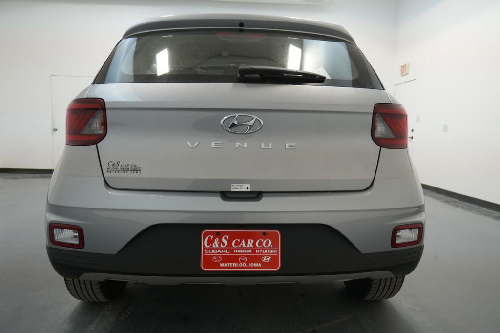 New 2025 Hyundai Venue SEL image 9