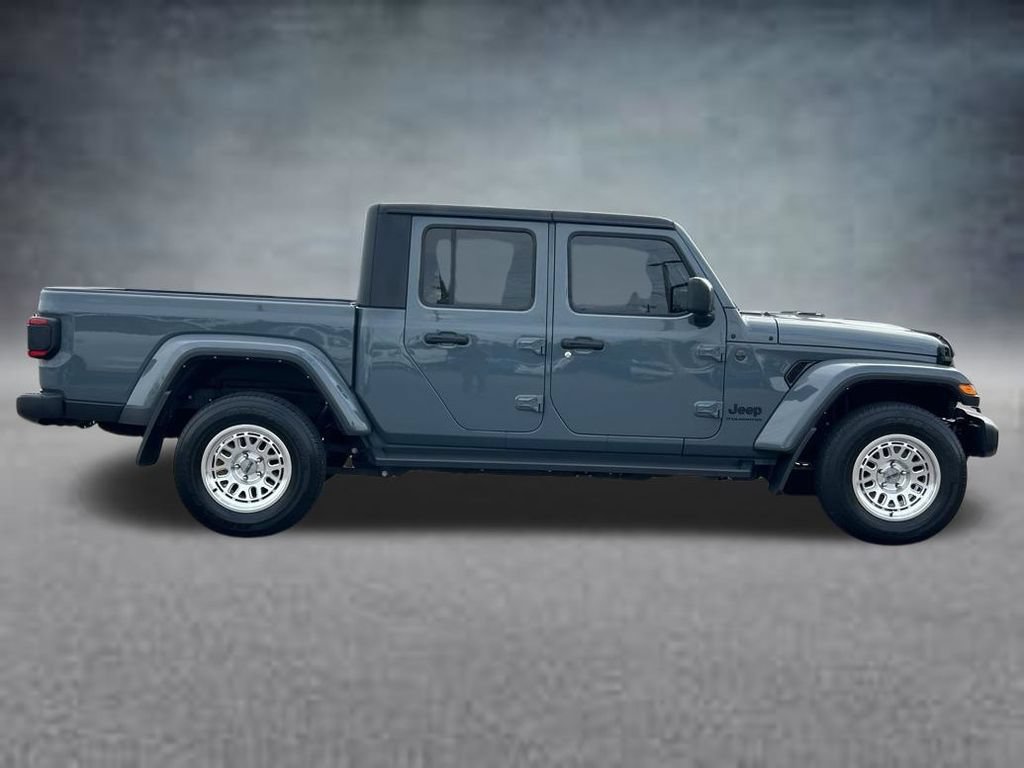 Used 2024 Jeep Gladiator Sport AWD/4WD image 6