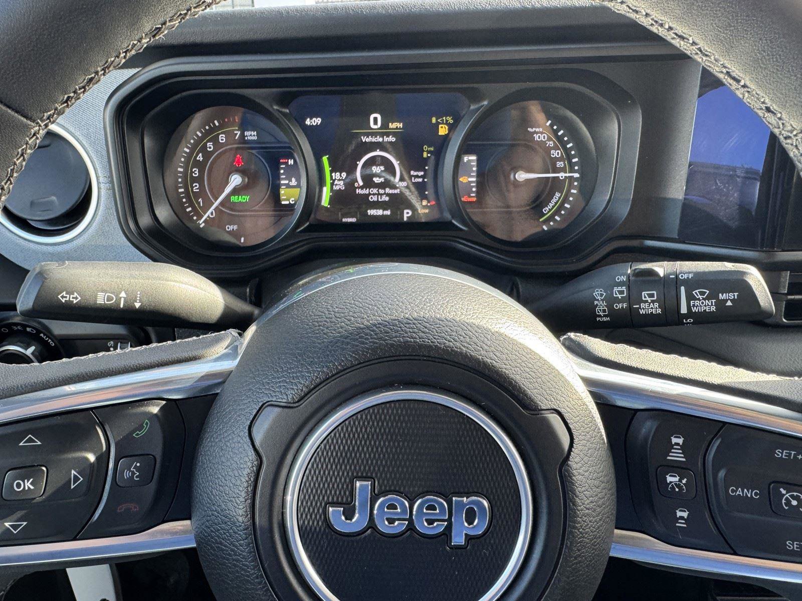 Certified 2025 Jeep Wrangler Sahara AWD/4WD image 22