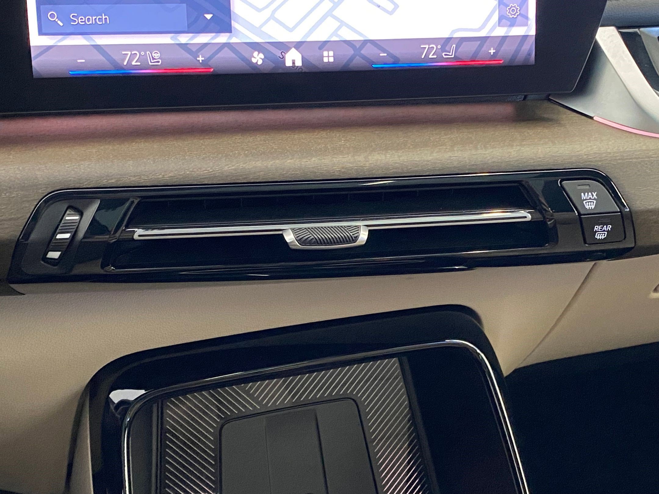 Used 2025 BMW X1 xDrive28i w/ Premium Package image 18