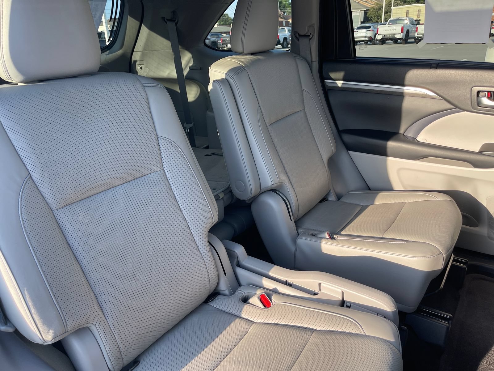 Used 2019 Toyota Highlander Limited Platinum FWD image 28