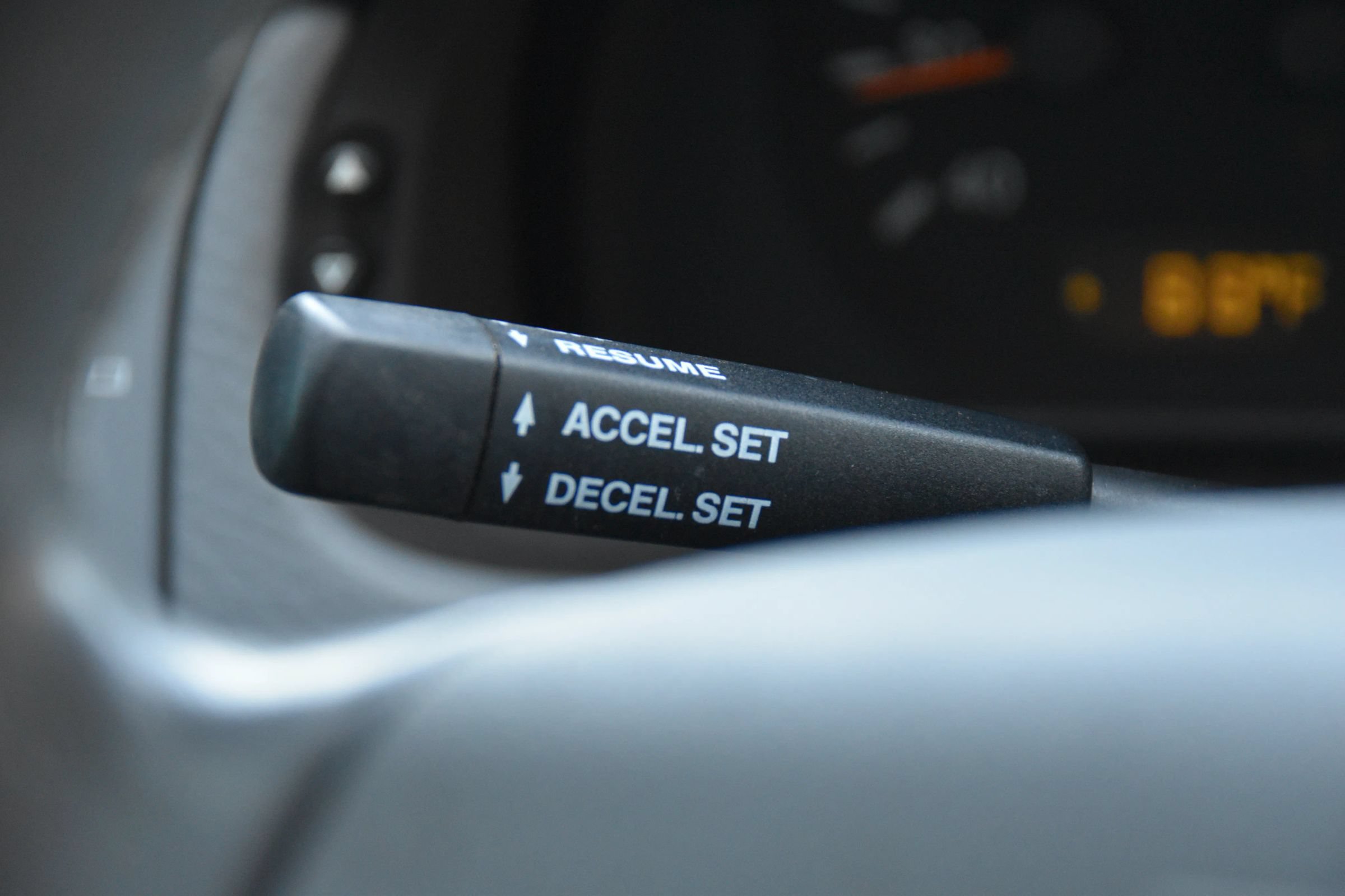 Used 2000 Mercedes-Benz E 320 Sedan image 34