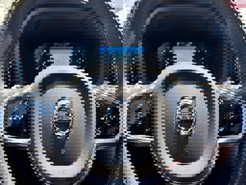 Used 2020 Volvo XC60 T5 Inscription w/ Protection Package Premier image 17