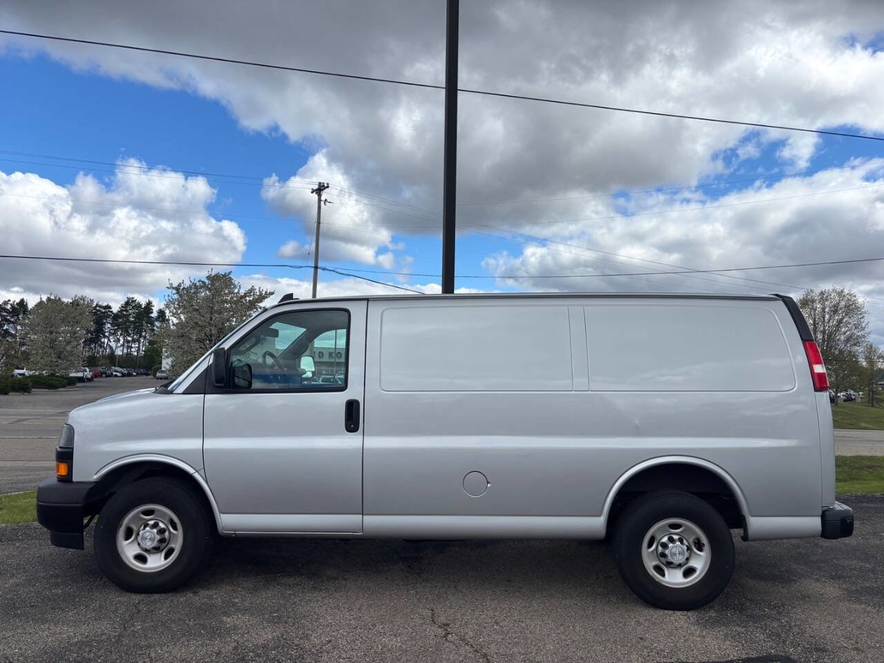 Used 2019 Chevrolet Express 2500 w/ Driver Convenience Package RWD image 1