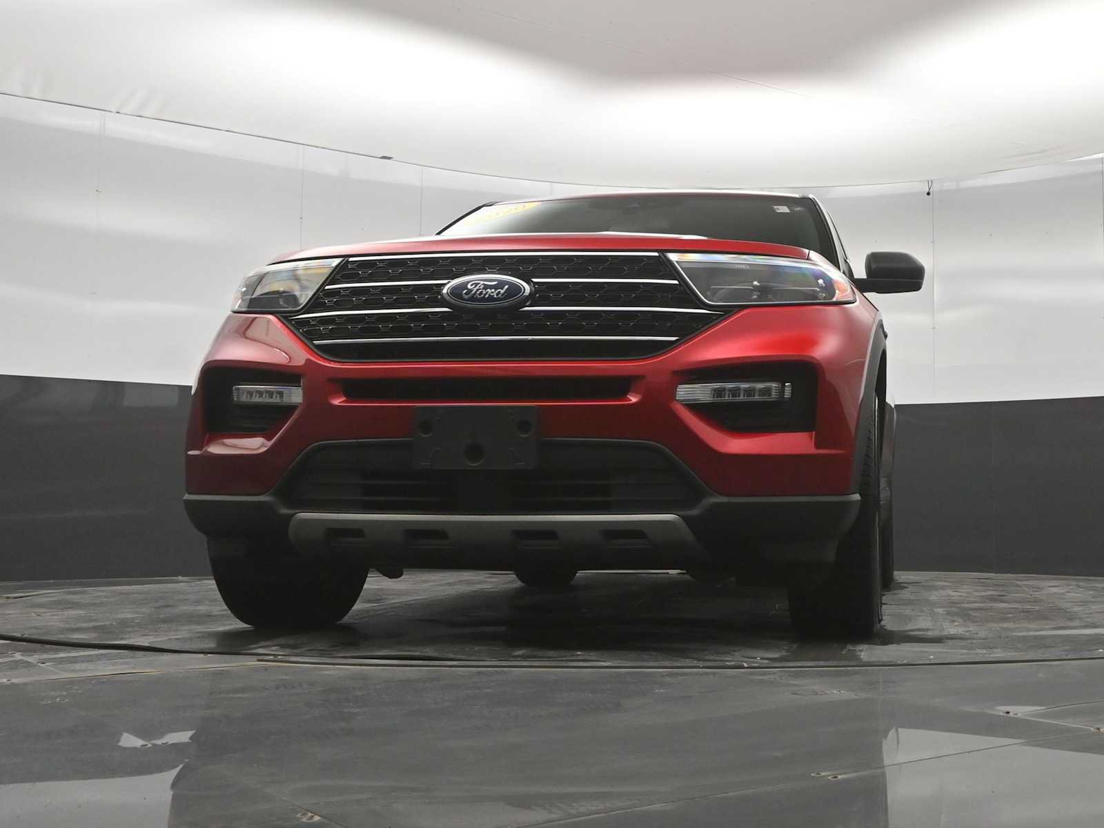 Used 2020 Ford Explorer XLT w/ Equipment Group 202A AWD/4WD image 35