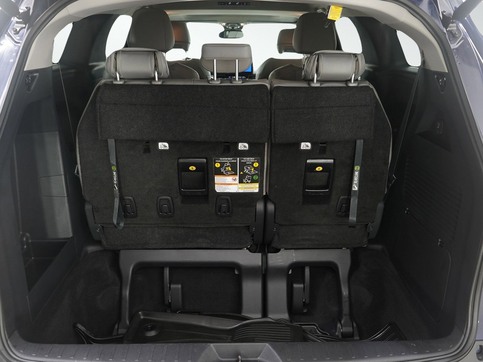 Used 2025 Toyota Sienna XLE image 9