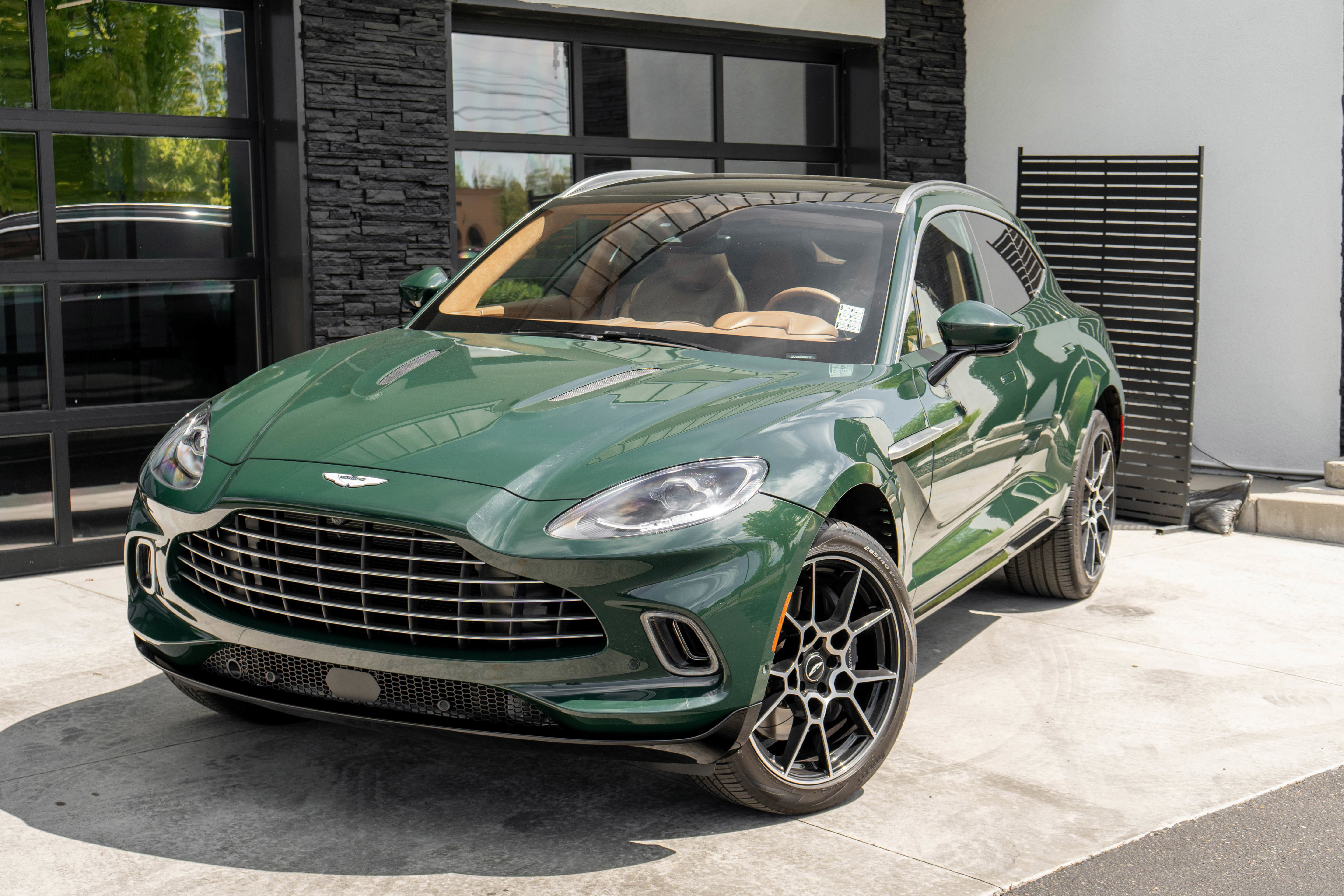 Used 2021 Aston Martin DBX AWD/4WD image 4