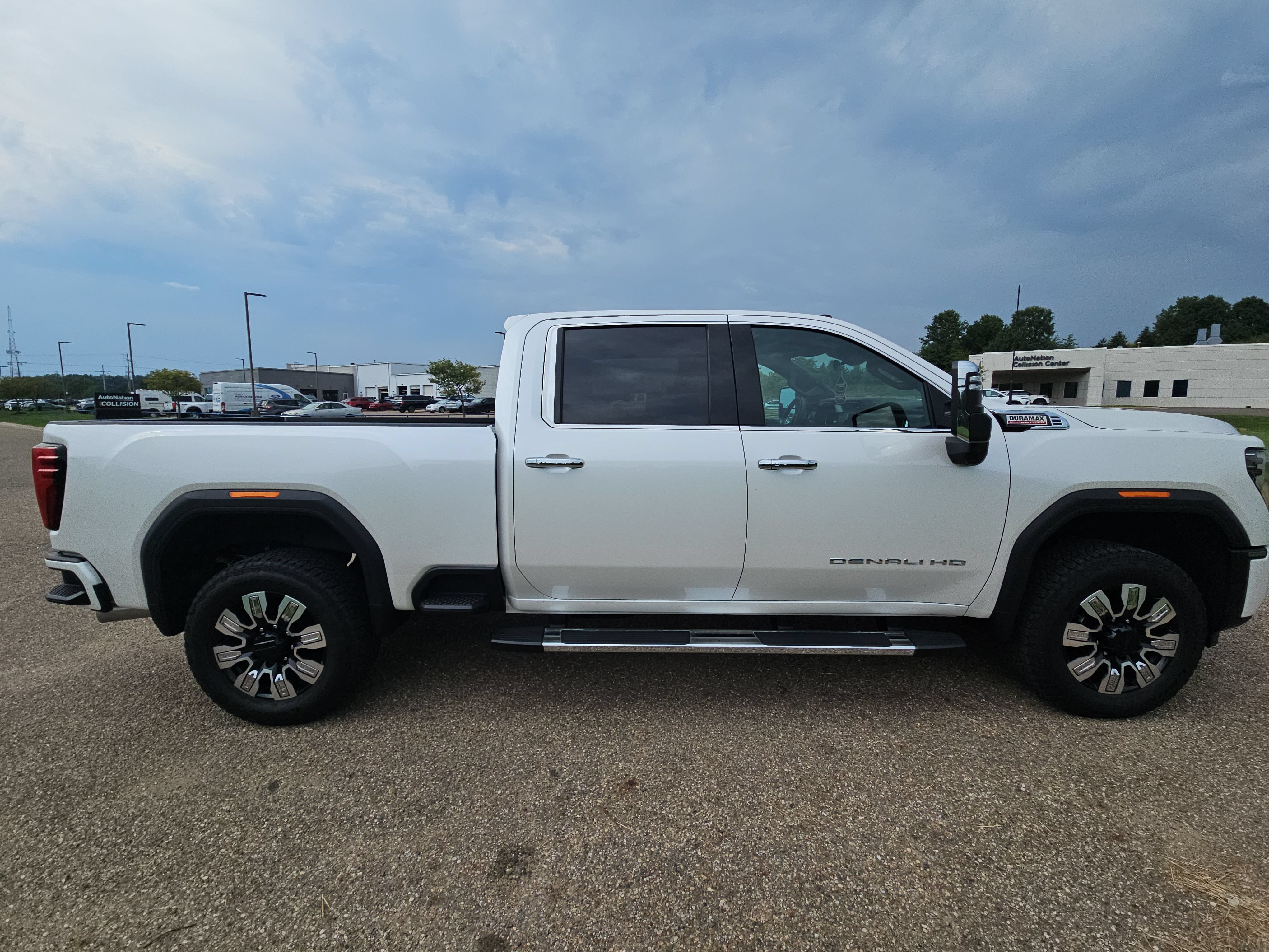 Used 2024 GMC Sierra 2500 Denali w/ Denali Reserve Package AWD/4WD image 3