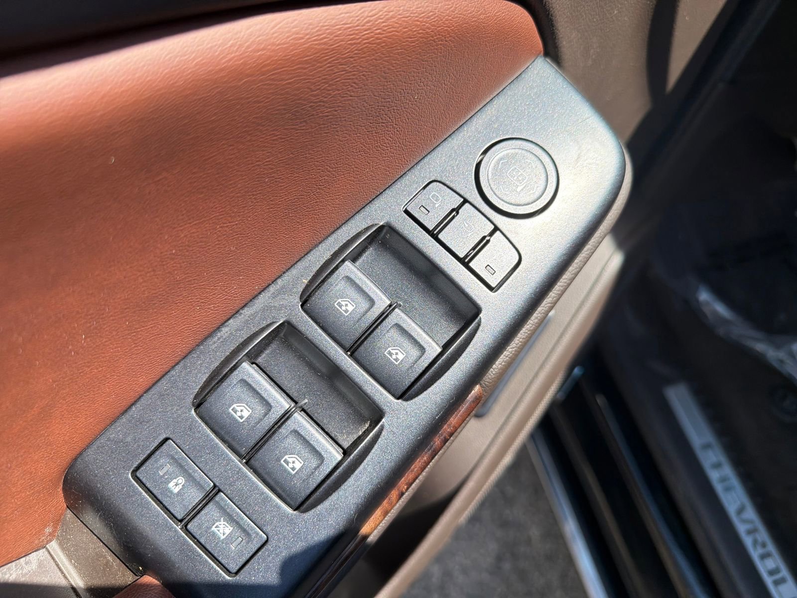 Used 2019 Chevrolet Suburban Premier AWD/4WD image 12