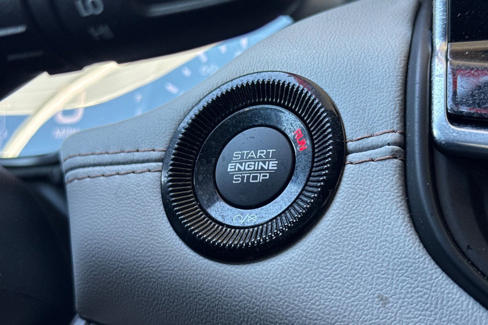 Used 2025 Jeep Compass Limited image 32