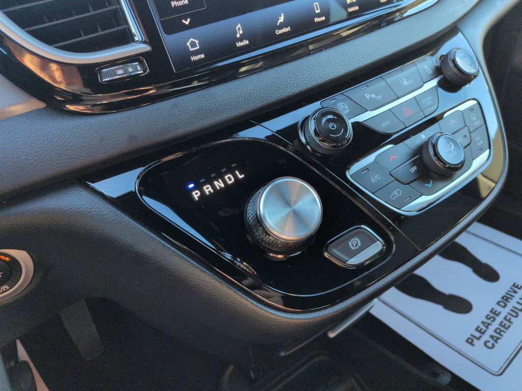 Used 2025 Chrysler Pacifica Select FWD image 24