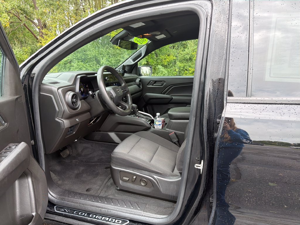 Used 2023 Chevrolet Colorado Trail Boss w/ LPO, Dark Essentials Package AWD/4WD image 14