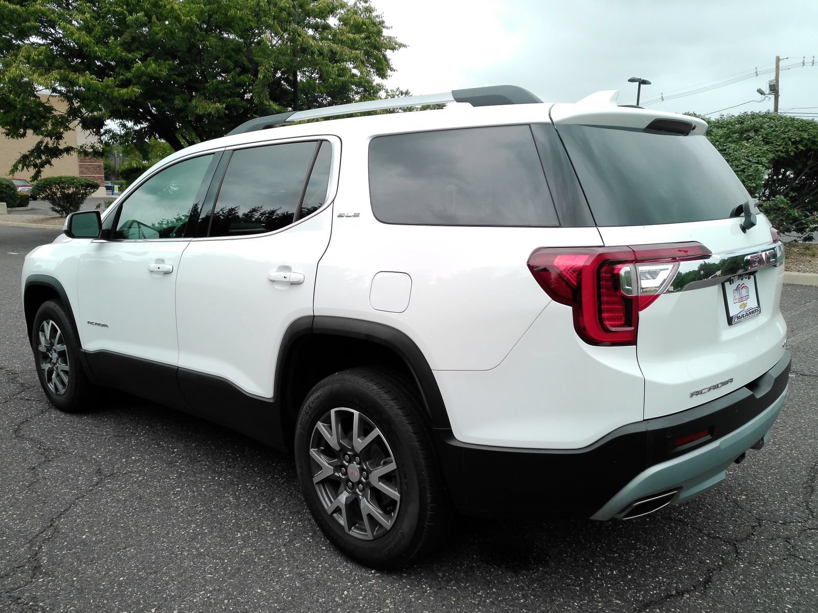 Certified 2023 GMC Acadia SLE w/ Driver Convenience Package AWD/4WD image 5