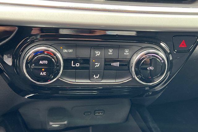 Used 2025 Chevrolet Trax LT FWD image 26