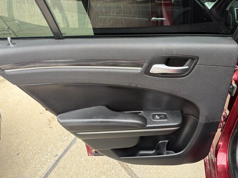 Used 2018 Chrysler 300 Touring L AWD/4WD image 15