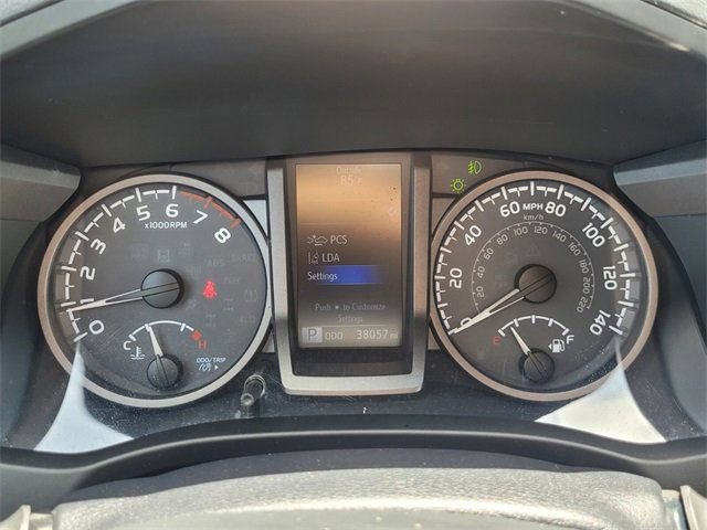 Used 2018 Toyota Tacoma TRD Sport w/ Technology Package image 18