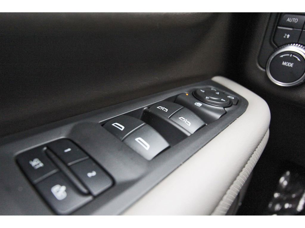 Used 2023 GMC Yukon XL SLT image 20