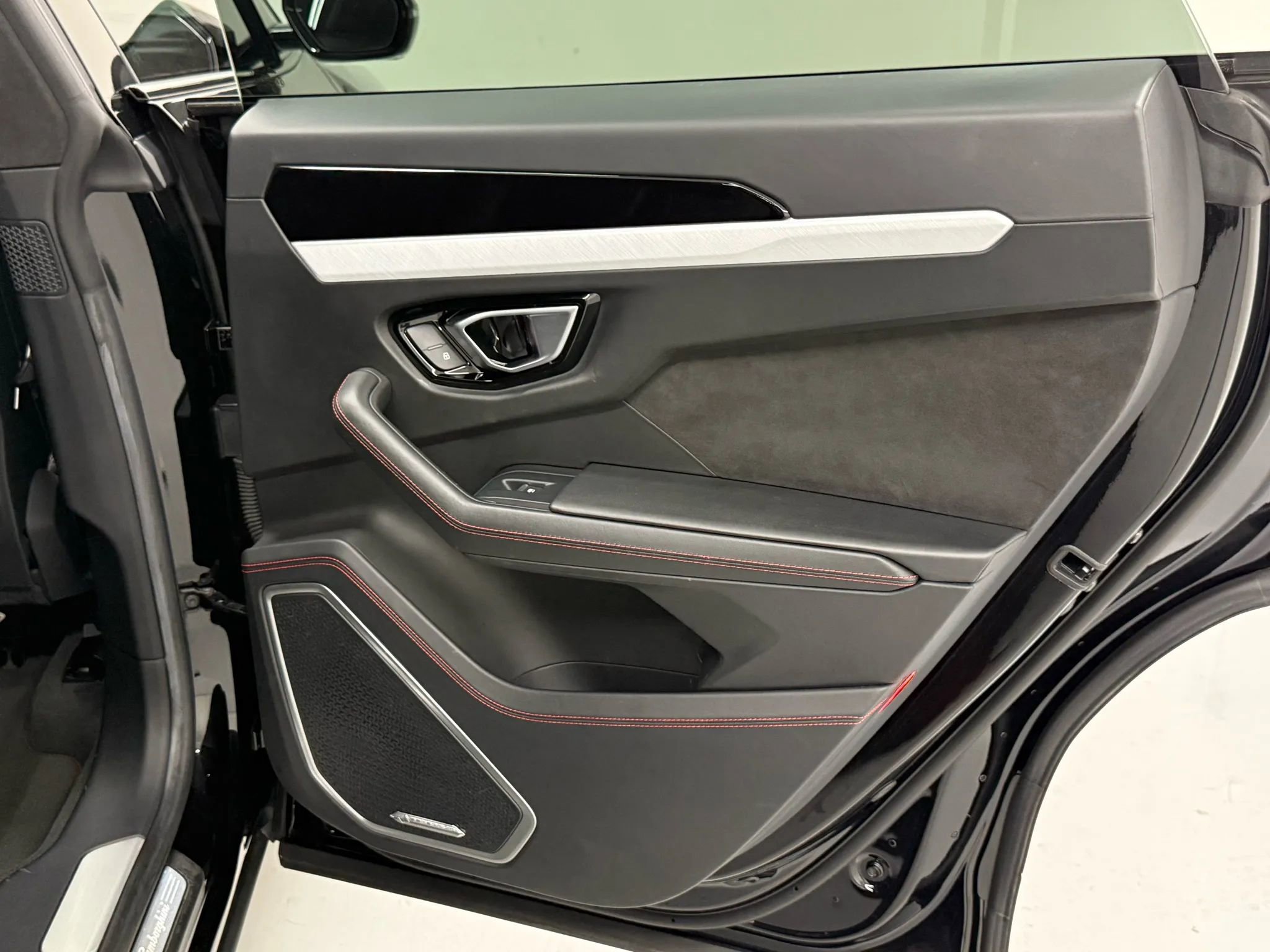 Used 2021 Lamborghini Urus image 19