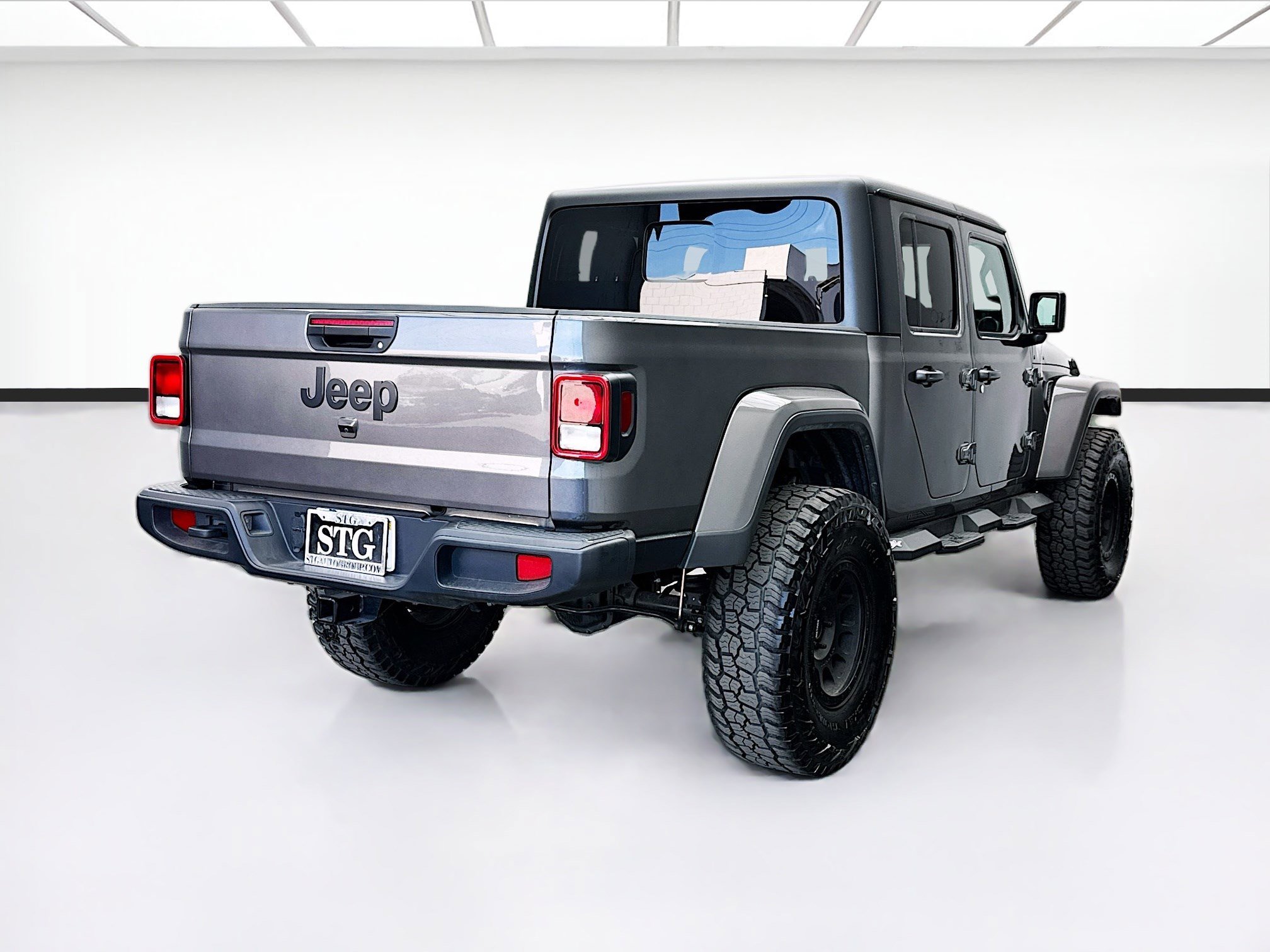Used 2023 Jeep Gladiator Sport AWD/4WD image 4