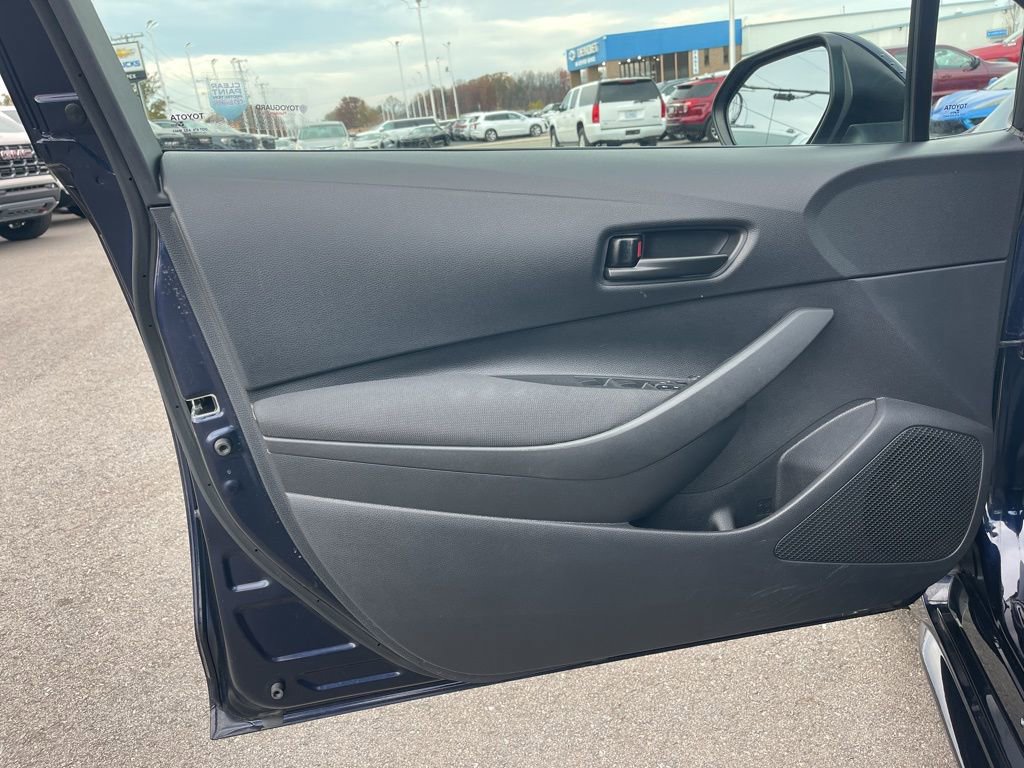 Used 2025 Toyota Corolla LE image 9