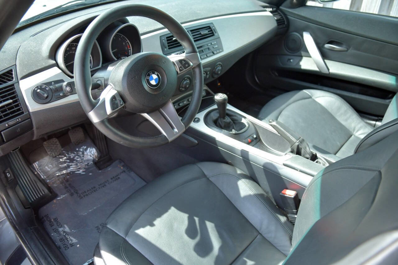 Used 2005 BMW Z4 2.5i image 18