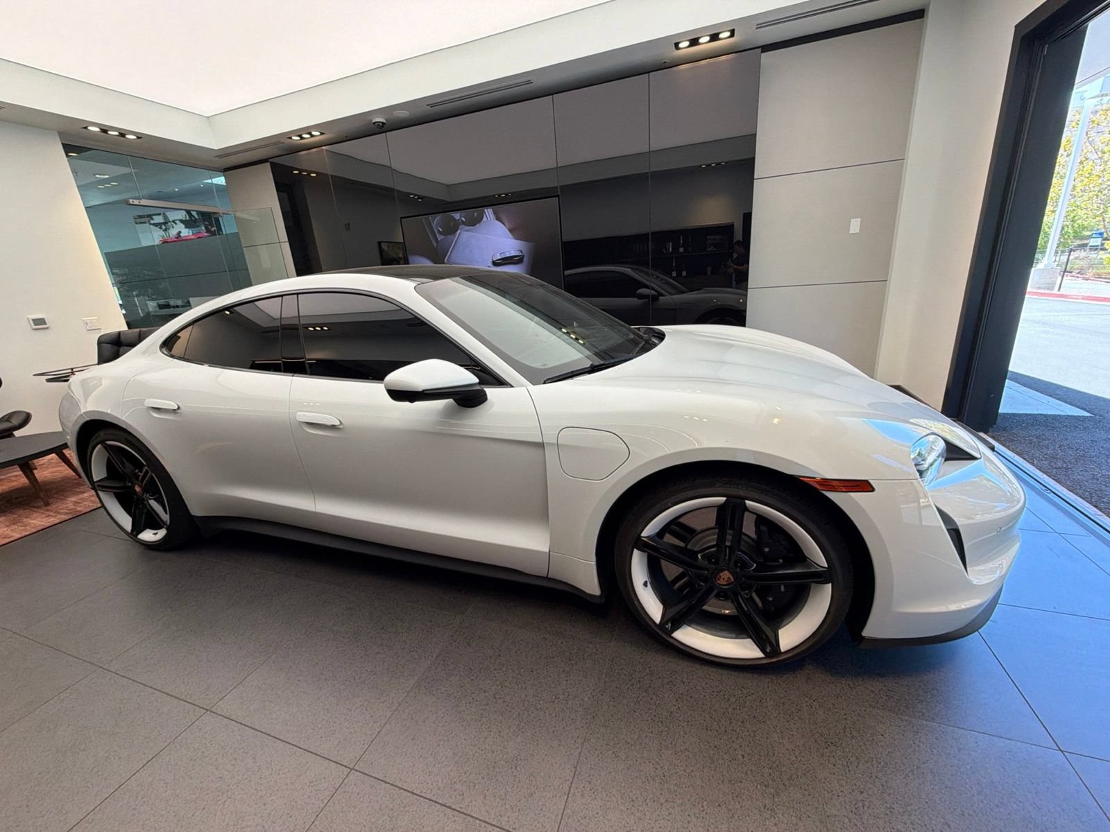 Used 2021 Porsche Taycan 4S w/ Premium Package AWD/4WD image 4