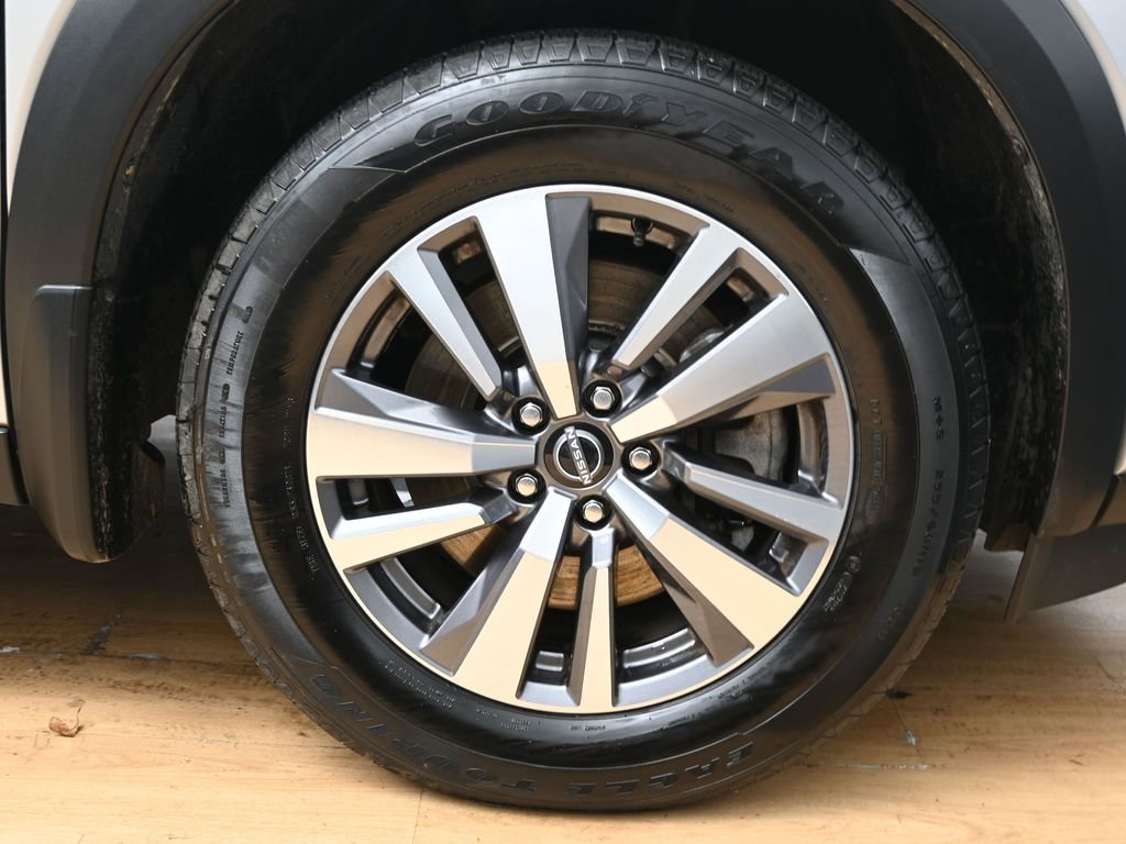 Used 2023 Nissan Pathfinder SL w/ Black Appearance Package image 14