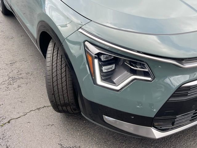 New 2025 Kia Niro SX Touring image 3