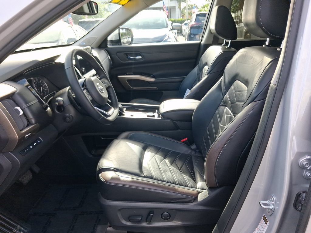 Used 2022 Nissan Pathfinder Platinum w/ Cargo Package AWD/4WD image 19