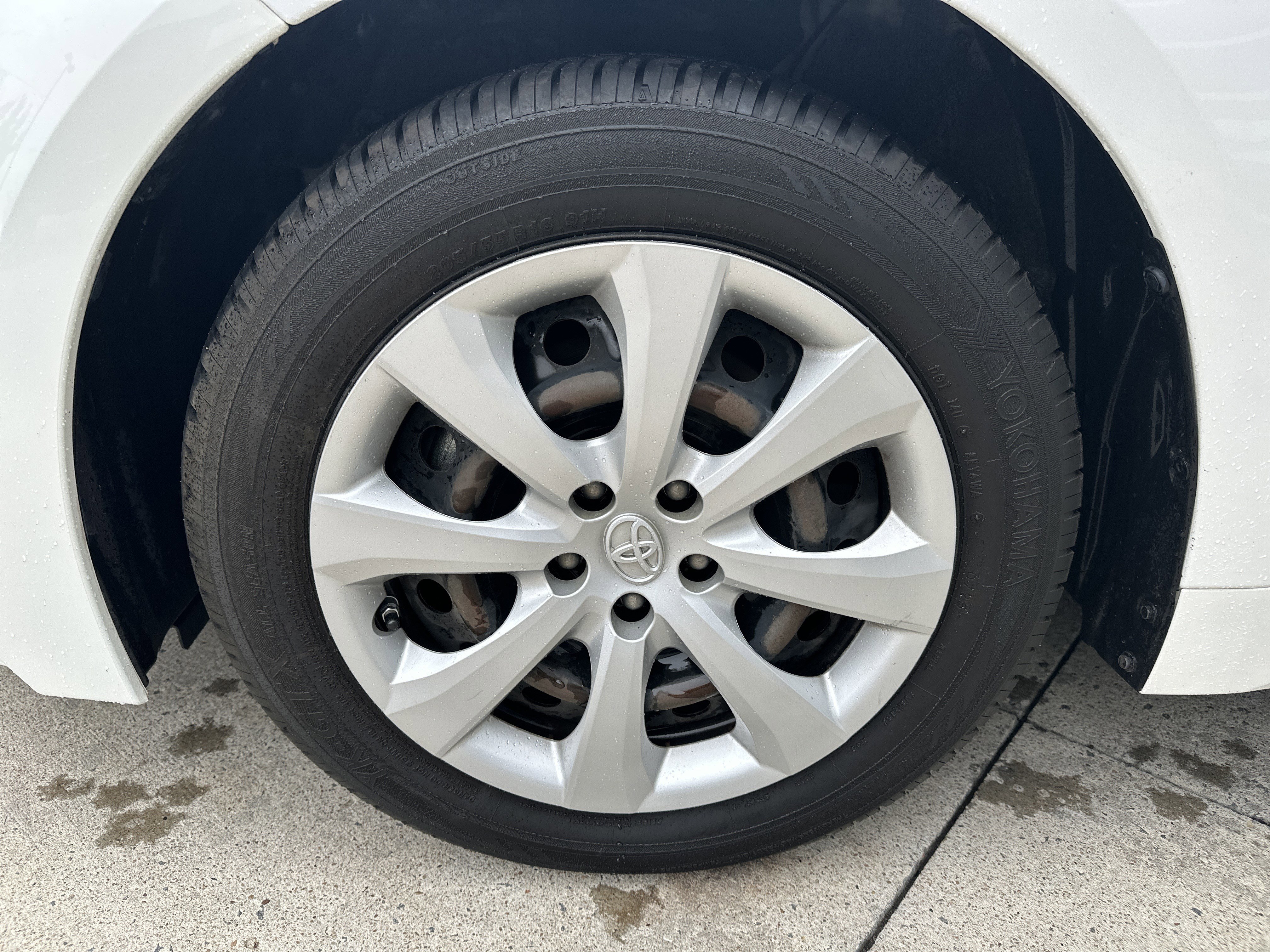 Used 2023 Toyota Corolla LE FWD image 35