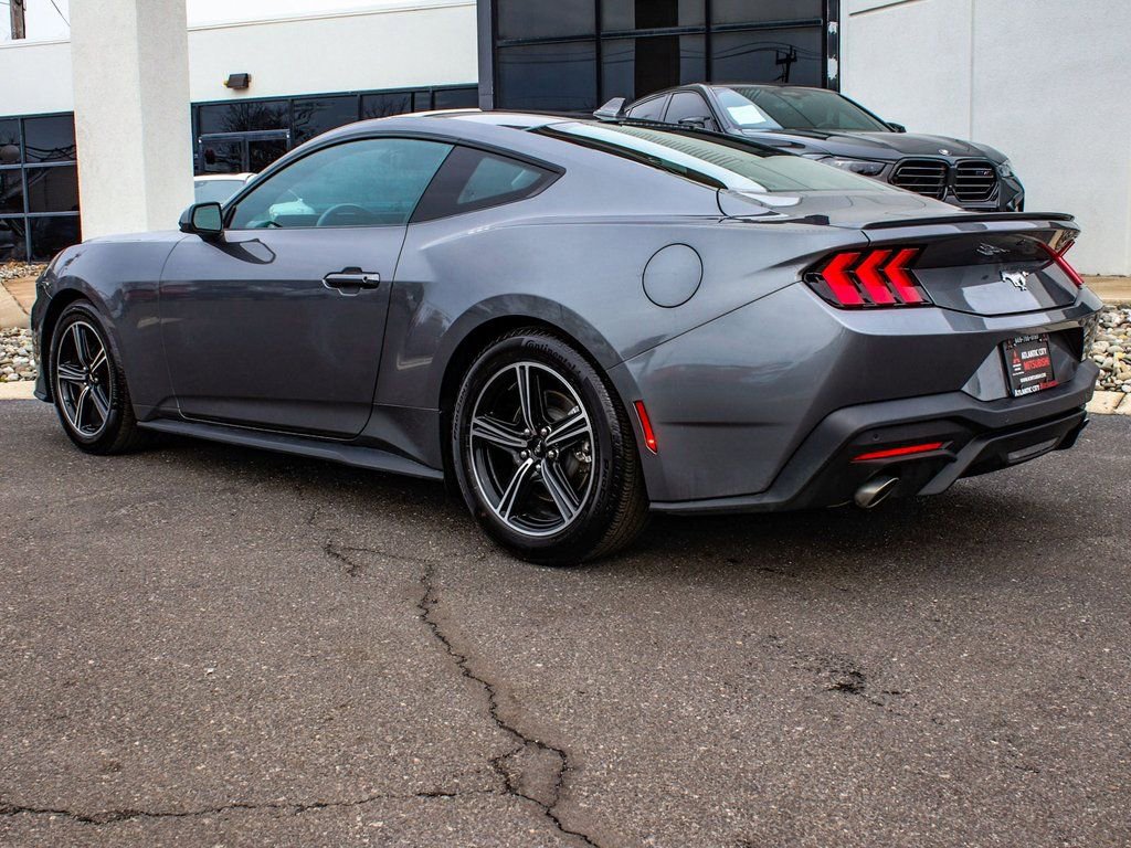 Used 2025 Ford Mustang Premium image 4