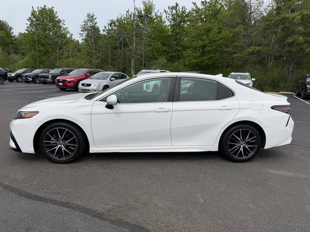 Used 2024 Toyota Camry SE FWD image 2